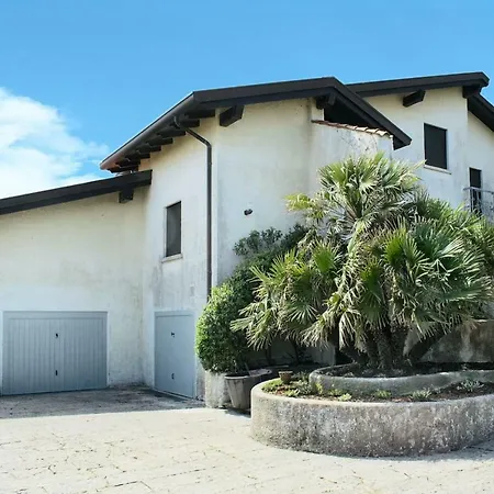 Villa Carlotta *